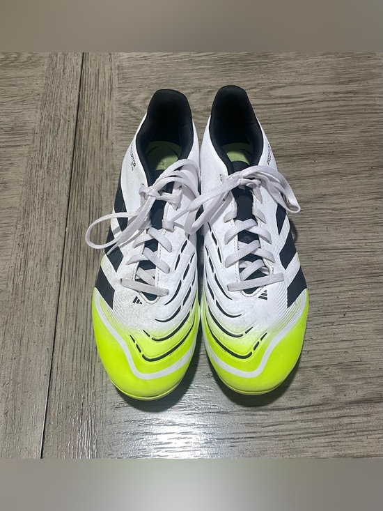 adidas Shoes - Adidas Predator women’s a soccer cleats, size 9.